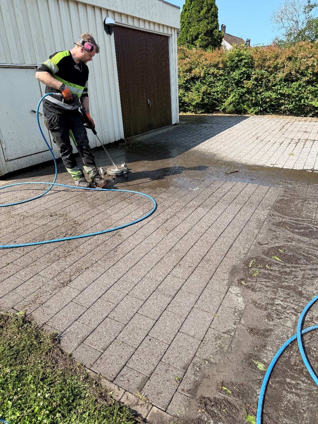 Personal från VISAB som utför stentvätt och plattvätt